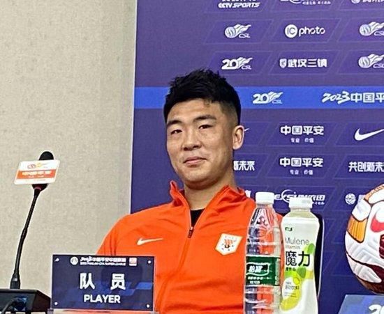 秘书被c摁办公h嗯啊s视频
